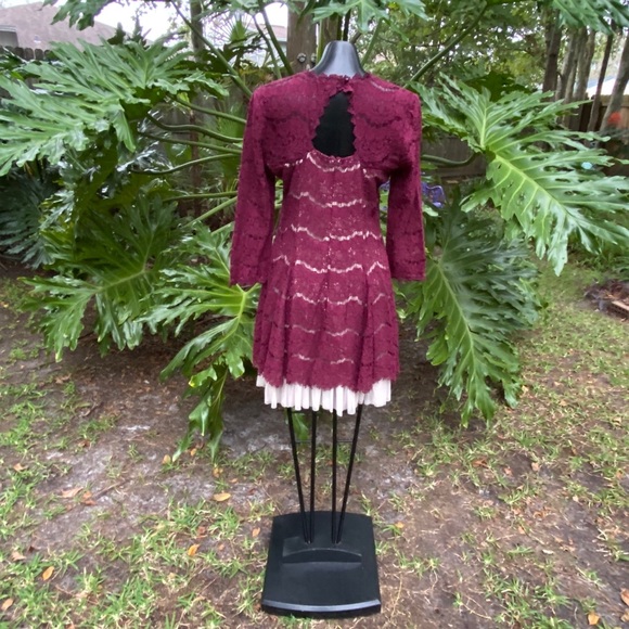 TRIXXI Clothing Company Burgundy Wine Lace Dress. 3/4 sleeves , Juniors Large - Picture 7 of 8